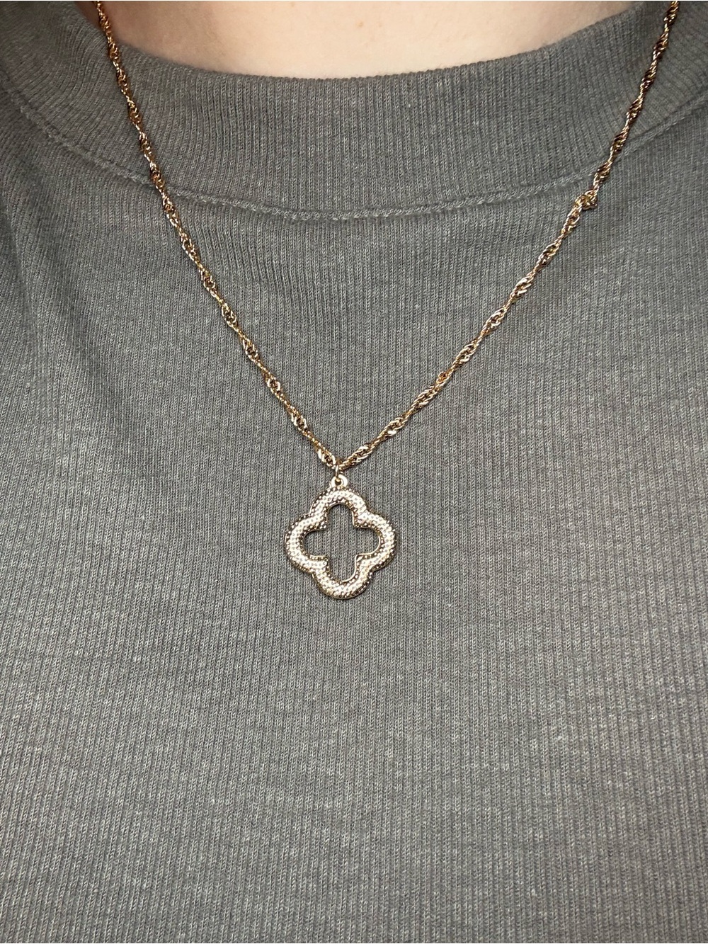 NWOT Gold Clover Necklace
